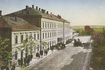 Pohled na nádraží Opava–východ v 19. století.