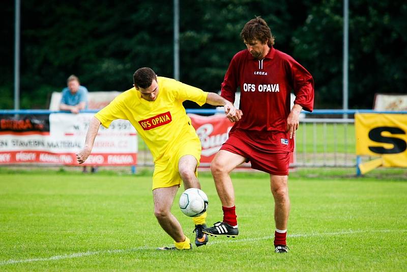 Kravaře v sobotu ožily charitativní akcí Pomozte postiženým dětem. Dvanáctý ročník byl úspěšný vybralo se skoro 415 tisíc korun. Přidal se i Deník.