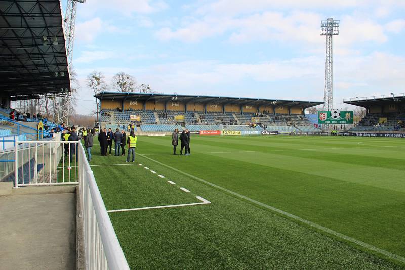 Stadion v Městských sadech už je připraven na očekávané derby