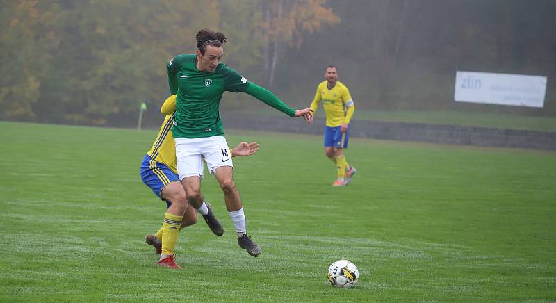 Fotbalisté Zlína B (žluté dresy) v posledním domácím zápase podzimní části třetí ligy podlehli Hlučínu 2:3.