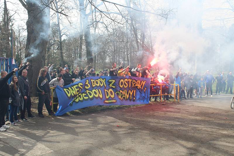 Opavští fanoušci přišli hráče podpořit před odjezdem do Ostravy