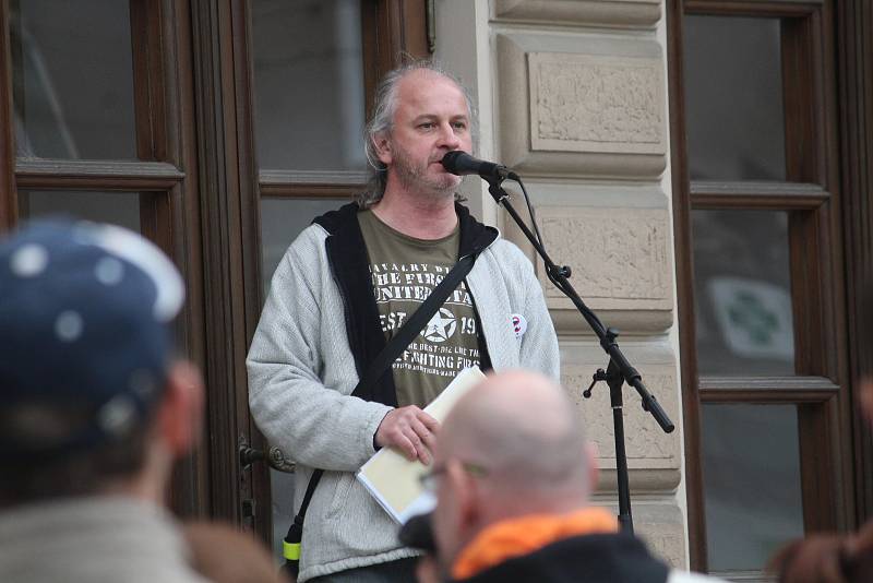 Demonstrace za nezávislou justici a proti vládě v Opavě, 28. května 2019.