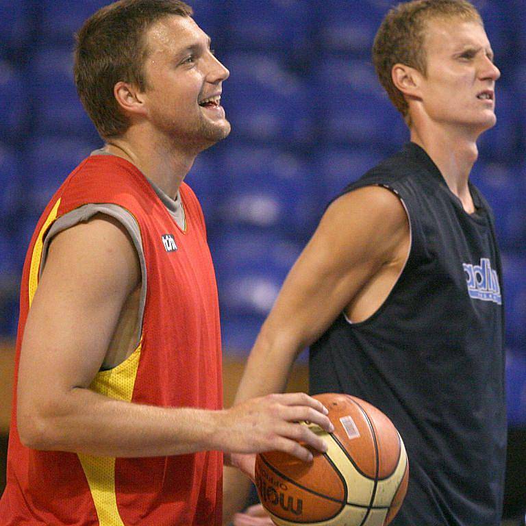 V hale, v okolí Sádráku a na spinerech  - tam v současné době lze spatřit opavské basketbalisty. Letní příprava opavského týmu je totiž v plném proudu. Středeční odpolední trénink byl toho důkazem.