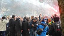 Padesát zadržených fanoušků a další, kteří utrpěli zranění. I takto dopadlo derby mezi Slezským FC a ostravským Baníkem, jež hosté vyhráli 1:0.