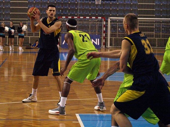 BK Opava – Astrum Levice 66:46