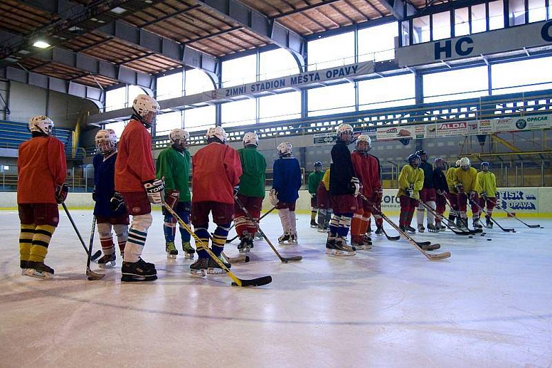 Jako hráč patřil hokejový útočník Marek Harazim k velkým srdcařům, i nyní, když se stal trenérem, od svého temperamentu neupustil. Jako trenér se stále snaží mladé hokejisty burcovat a vtáhnout do hry. Stačí se podívat na jeho tréninky.