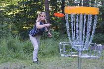 Hraní discgolfu je zdarma. Stačí jen mít chuť strávit hodinu či dvě v přírodě.