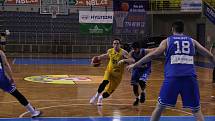 BK Opava – USK Praha 72:57 (24:11, 42:26, 59:44) 