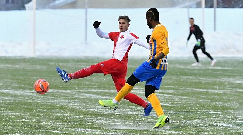 Fotbalisté karlovarské Slavie si drze vyšlápli na omlazený tým ligové Opavy, který porazili v poměru 3:0.