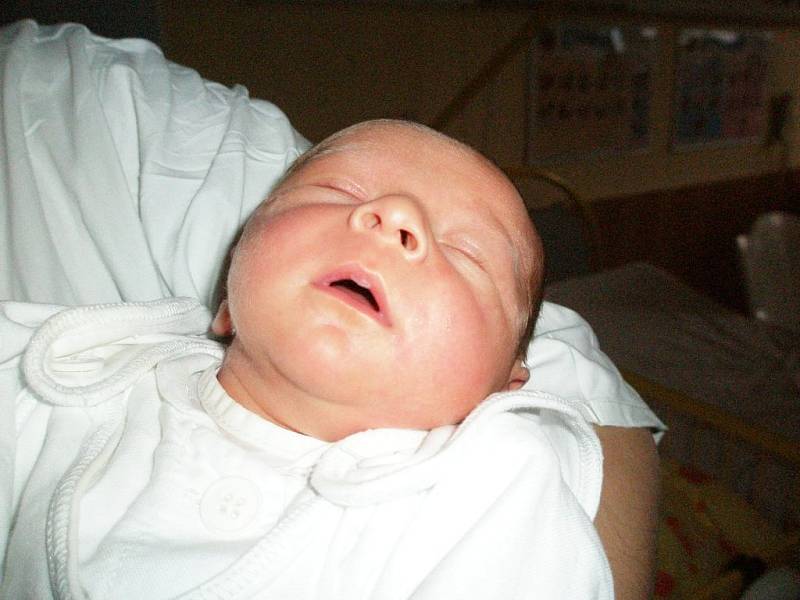 Adam Ulrich se narodil 19. dubna, vážil 3,2 kg a měřil 48 cm.