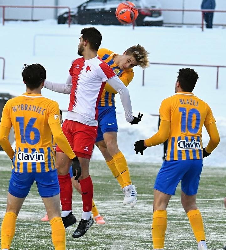Fotbalisté karlovarské Slavie si drze vyšlápli na omlazený tým ligové Opavy, který porazili v poměru 3:0.