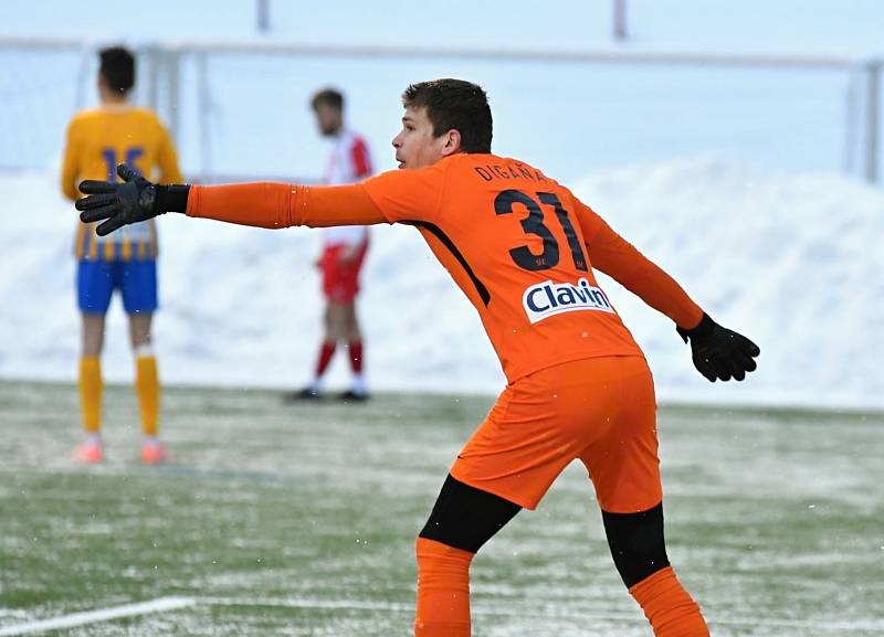 Fotbalisté karlovarské Slavie si drze vyšlápli na omlazený tým ligové Opavy, který porazili v poměru 3:0.