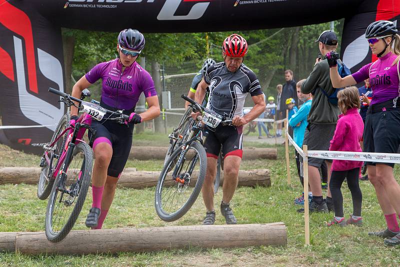 Závod na horských kolech pro širokou veřejnost od 2 let.Adrenalinová trať ve Slavkovském lesíku s překážkami.