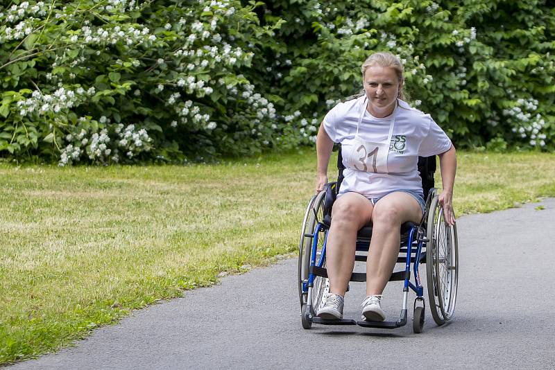 Centrum sociálních služeb (CSS) v Hrabyni uspořádalo třetí ročník štafetového maratonu na kolečkách.