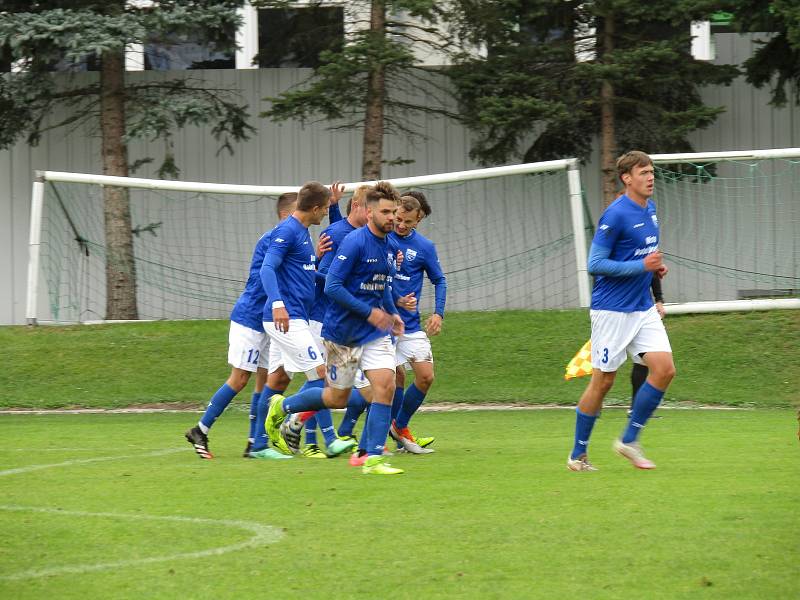 Dolní Benešov dal venku tři góly, přesto nebodoval. Foto: Petr Krömer