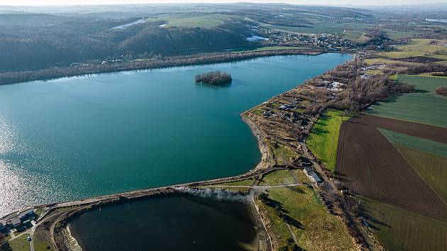 Hlučínské jezero z dronu. Květen 2022, Hlučín.