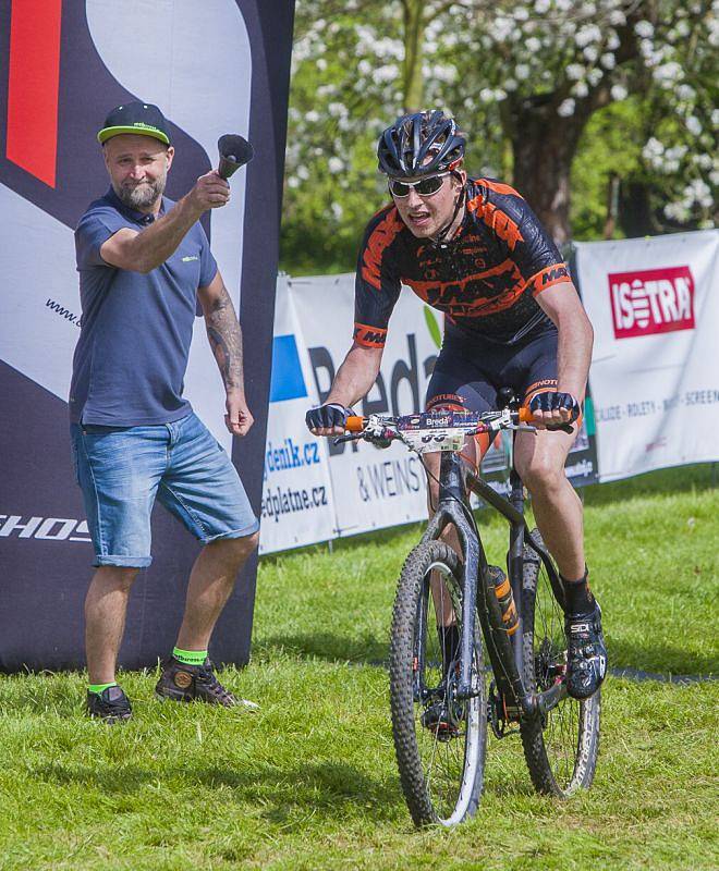 Příjemné počasí, stovky diváků podél trati a hlavně dechberoucí cyklistické výkony. Takový byl další ročník MTBcrossu, který se jel na trati v areálu Mlýna vodníka Slámy ve Lhotě u Háje ve Slezsku.