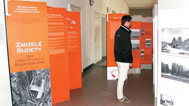 Putovní výstavu Zmizelé Sudety už zhlédlo mnoho lidí nejen v České republice, ale i v dalších evropských zemích. Nyní je k vidění v prostorách Slezské univerzity v Opavě.