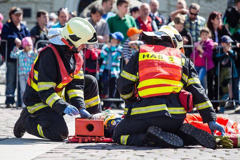 Přesně den po osvobození Opavy vznikl první zdejší hasičský sbor. Sedmdesát let od jeho založení si v pátek a sobotu připomenuli nejen hasiči z Moravskoslezského kraje, ale i ze Slovenska a nedalekého Polska.