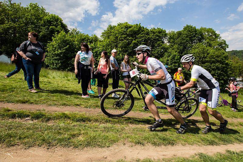 Stovky bikerů vyrazily v sobotu dopoledne z Horního náměstí na trať už 16. ročníku SILESIA bike marathonu. Čekala je cesta třeba kolem zámků v Raduni a Hradci nad Moravicí nebo podél řeky Moravice.