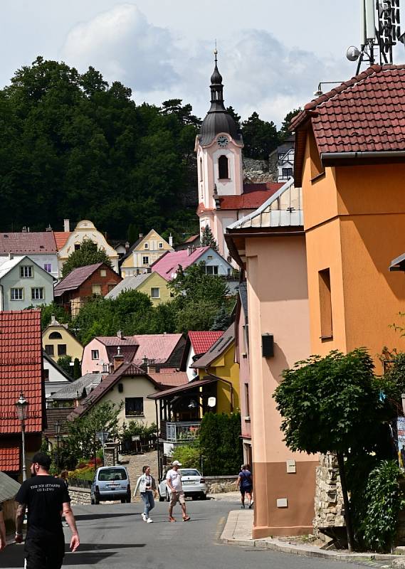 Štramberk je častým cílem turistů, kteří touží po výhledech i historii.