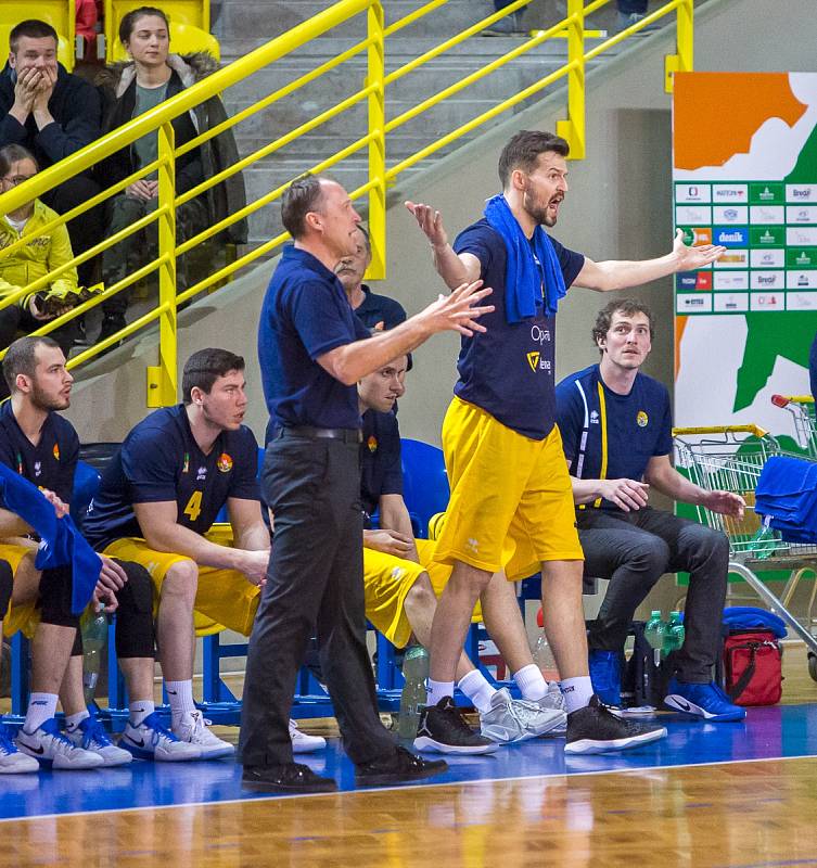 BK Opava – USK Praha 72:57 (24:11, 42:26, 59:44)