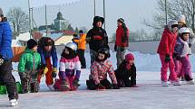 Po hokejovém open air zápasu ve Větřkovicích následoval curling.