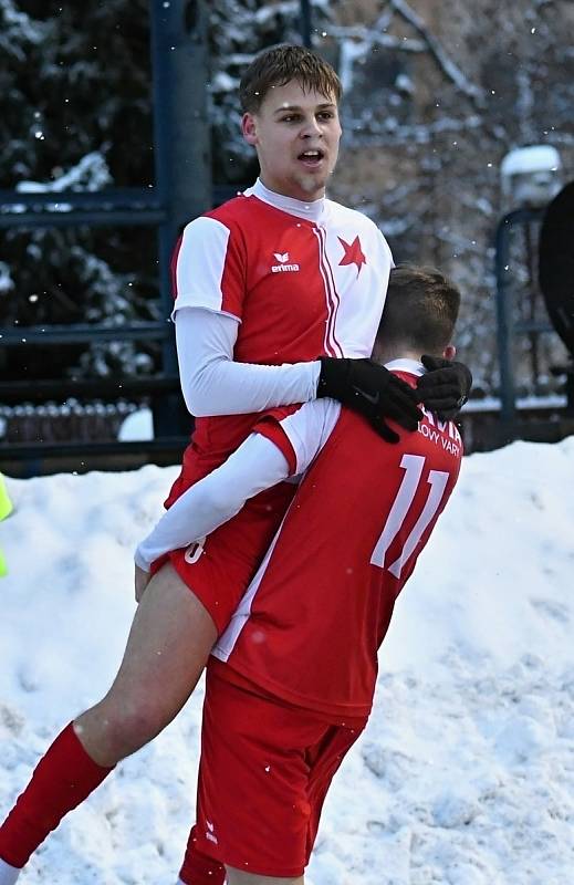 Fotbalisté karlovarské Slavie si drze vyšlápli na omlazený tým ligové Opavy, který porazili v poměru 3:0.