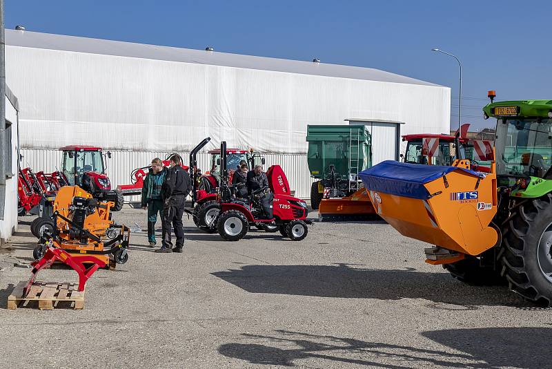 Agroservis - zemědělská technika.