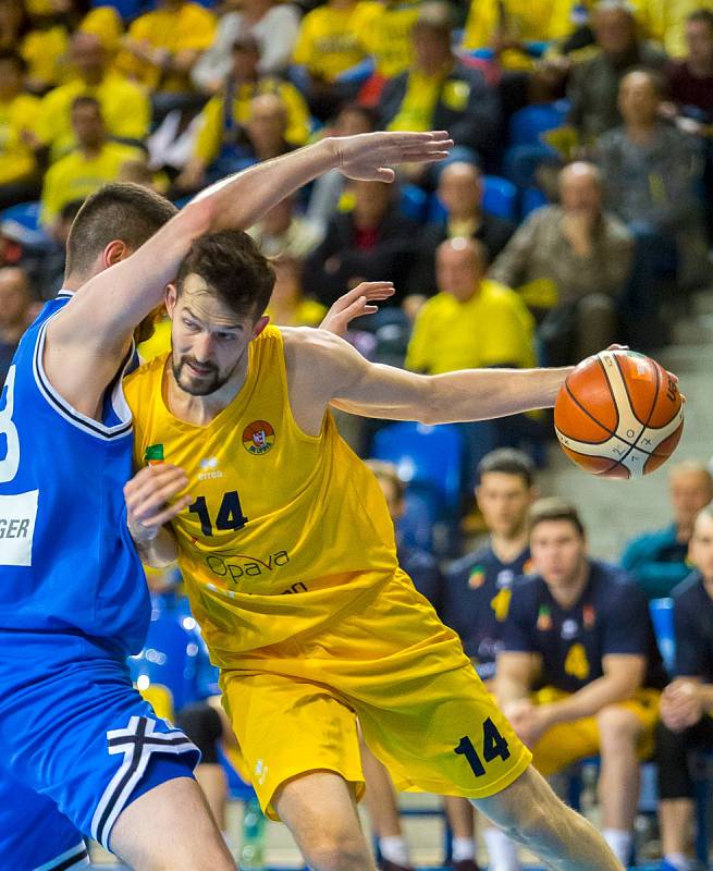 BK Opava – USK Praha 72:57 (24:11, 42:26, 59:44)