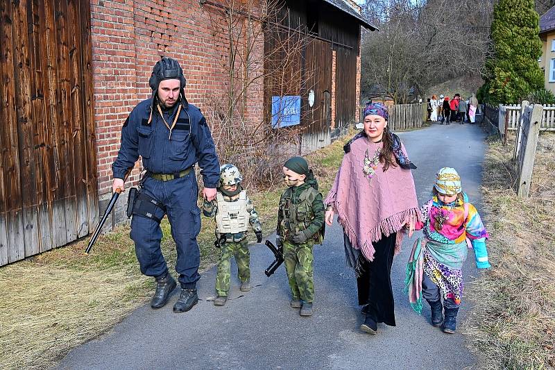 Vodění medvěda v Kajlovci má obrovskou tradici. Sobota 19. února 2022, Kajlovec.