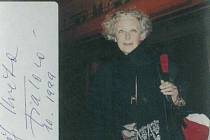 Květa Fialová v Opavě hrála například v roce 1994. Fotografii autorovi snímku podepsala ale o pár let později.