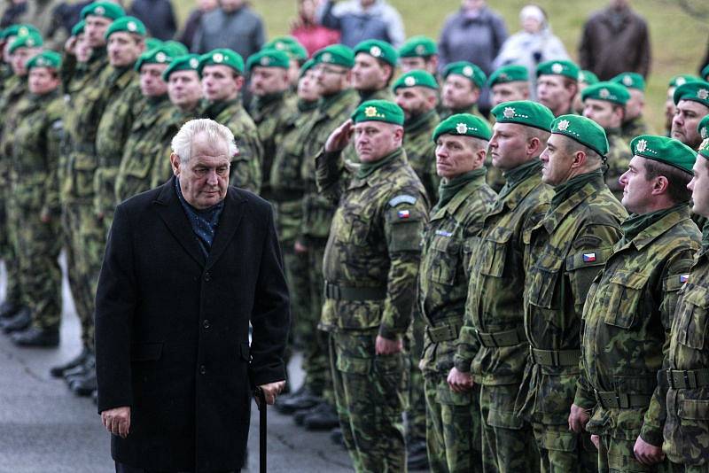 Prezident Miloš Zeman při návštěvě Národního památníku II. světové války v Hrabyni.