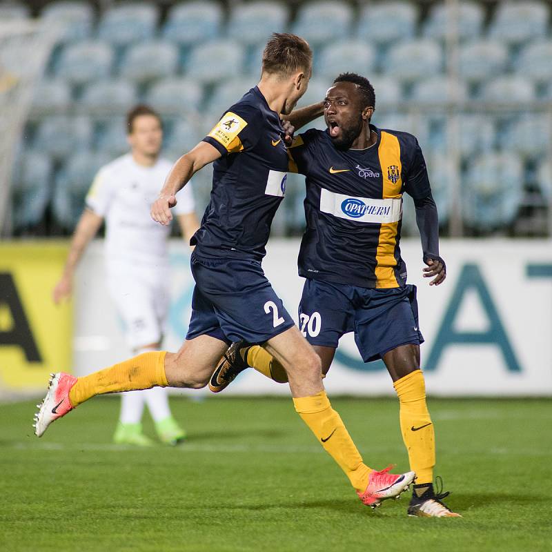 Opava - Zápas 9. kola Fortuna národní ligy (FNL) mezi SFC Opava a FC Sellior & Bellot Vlašim hrané v Opavě 23. září 2017. Joel Ngandu Kayamba - o, gól, radost