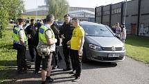 Fanoušci Slezského FC Opava při cestě na Andrův stadion.