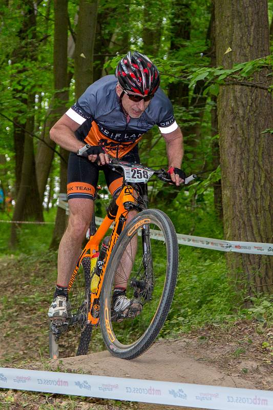 Závod na horských kolech pro širokou veřejnost od 2 let.Adrenalinová trať ve Slavkovském lesíku s překážkami.