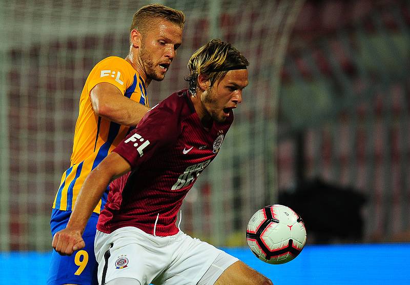 Fotbalové utkání Fortuna ligy mezi celky AC Sparta Praha a SFC Opava 21. července v Praze. Matěj Hrabina vs. Matěj Pulkrab.