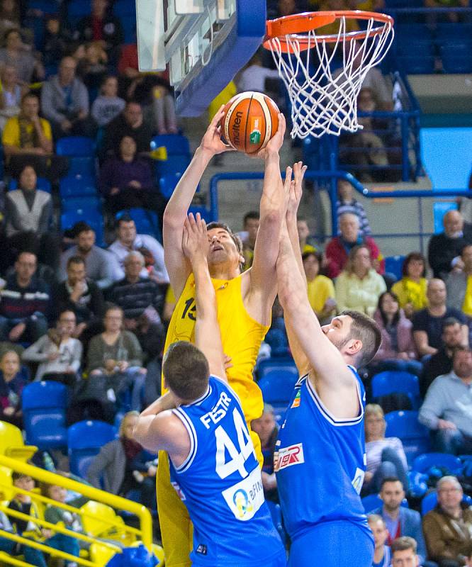 BK Opava – USK Praha 72:57 (24:11, 42:26, 59:44)