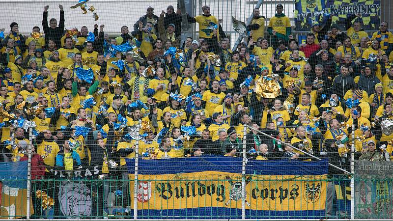 Semifinále fotbalového poháru MOL Cup mezi FK Mladá Boleslav a SFC Opava v Mladé Boleslavi 26. dubna. Fanoušci SFC Opava.