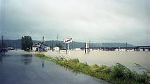 Velká voda nenávratně poničila areál Hlučínského jezera. Vzala také domov několika obyvatelům.