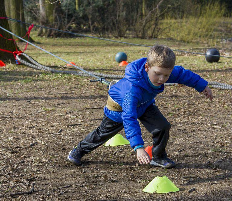 Městské sady patřily běžcům. Celkem 167 závodníků všech věkových kategorií se představilo na startu běžeckého závodu Vyběhneme za sluníčkem s opavským Nissanem.