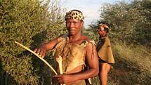 Křováci, Evropanům známí hlavně z filmové série Bohové musejí být šílení. V Namibii se jim říká Sánové a žijí nomádským způsobem ve vyprahlé části země.