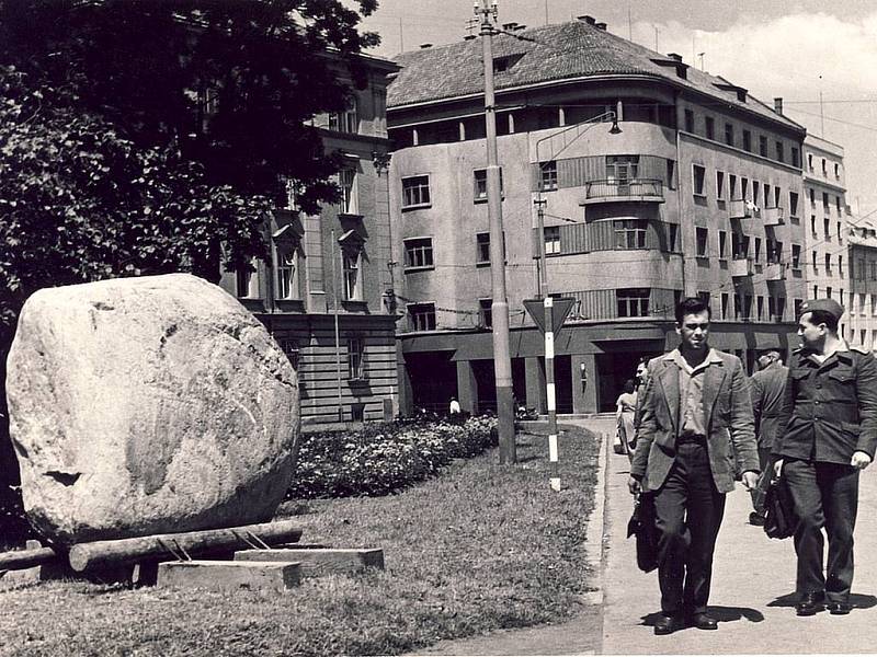 Jeho původní umístění bylo provizorní na dřevěných