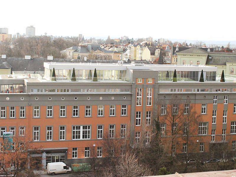 Takhle v současné době vypadá bývalá nemocnice U Rytířů. Je z ní bytový dům, který se převlékl do zcela nového kabátu.