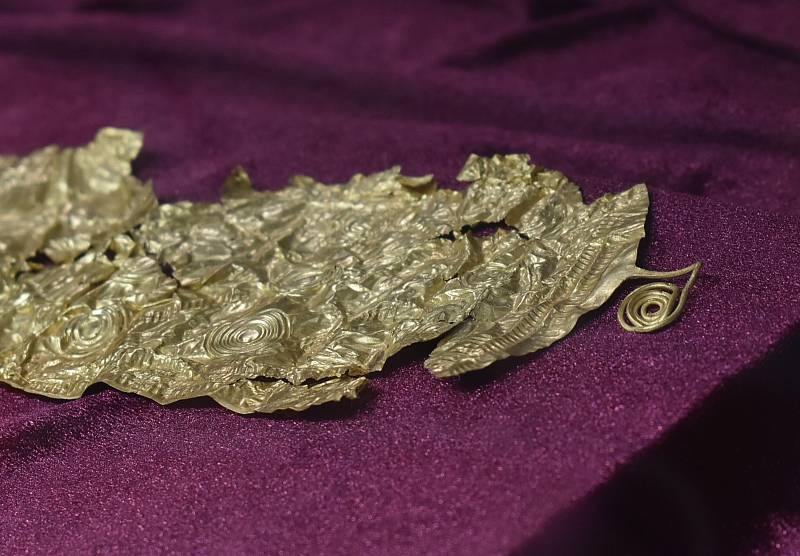 Diadém není diadém. Šperk z doby bronzové je údajně zlatý ozdobný pásek.