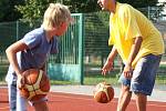 Středisko volného času v Opavě koncem prázdnin organizovalo příměstský tábor. Děti měly téměř každý den možnost vyzkoušet si jiný sport. V pátek přišel na řadu basketbal.