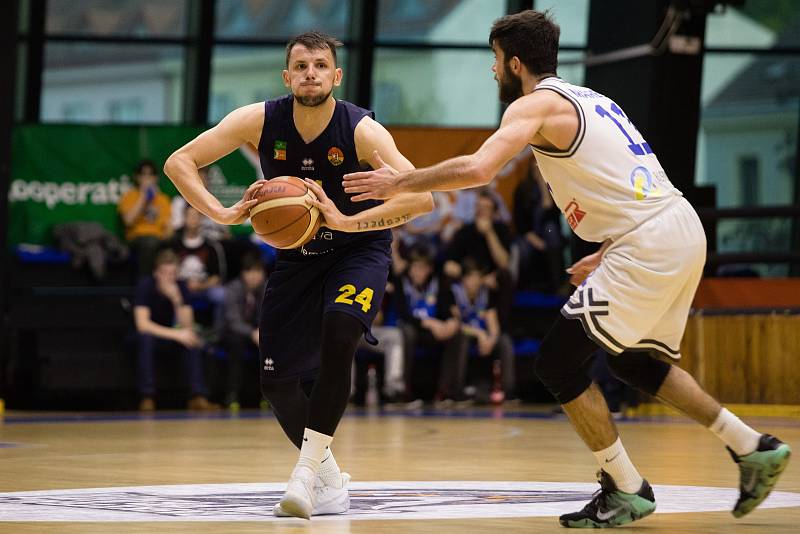 Pátý zápas čtvrtfinále playoff Kooperativa NBL mezi USK a BK Opava hrané v Praze v hale na Folimance. Jakub Šiřina (o).