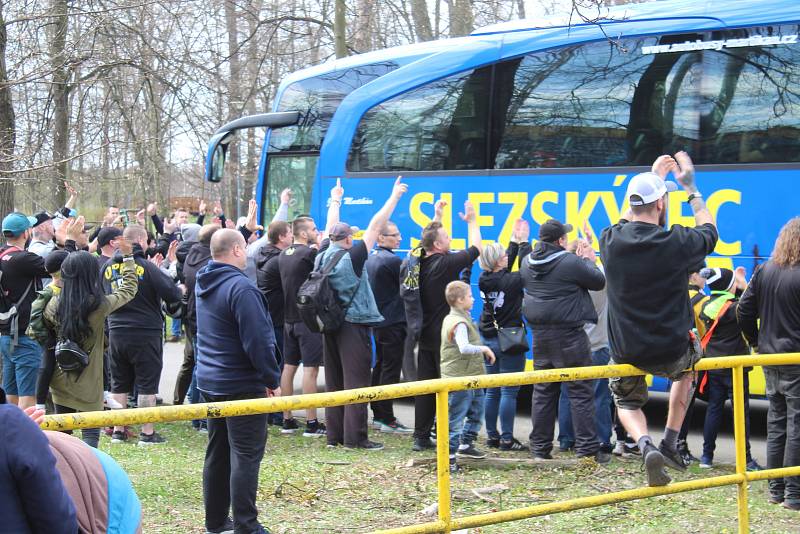 Opavští fanoušci přišli hráče podpořit před odjezdem do Ostravy