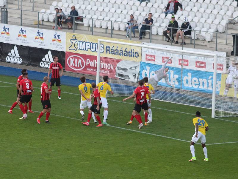 Utkání 7. kola F:NL mezi Vysočinou Jihlava a SFC Opava.