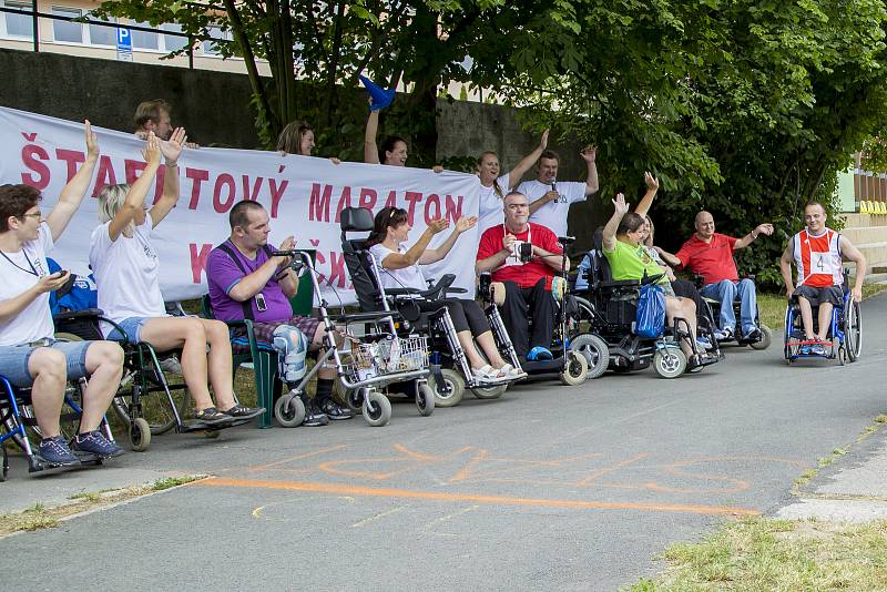 Centrum sociálních služeb (CSS) v Hrabyni uspořádalo třetí ročník štafetového maratonu na kolečkách.